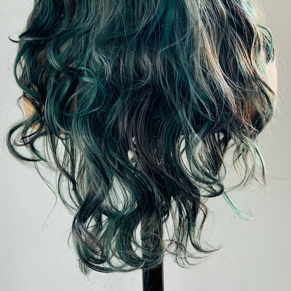 Gorgeous Black/Green 13x4 Lace Front Synthetic Wig - Picture 13 of 13